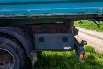 Trojstranný sklápač s hydraulickou rukou Iveco - 15