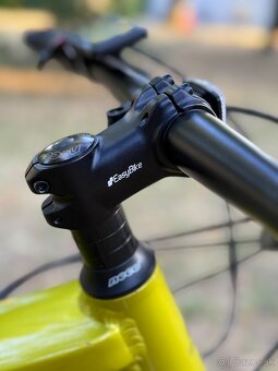 Krásny Easybike Soul - 10 km, metalická limetka, TOP stav - 15
