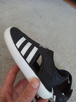 Sandálky Adidas veľ 28 - 15