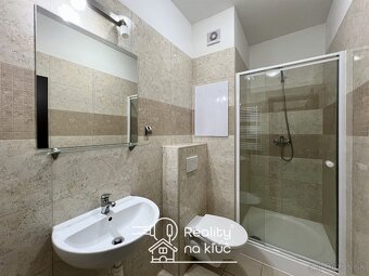 Na predaj dva zariadené 2-izbové apartmánové byty s balkónom - 15