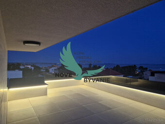 Novostavba apartmánu len 150m od mora s výhľadom na more na - 15