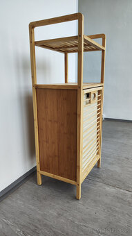 Bambusová polica s košom na prádlo - 15