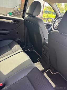Mercedes B200 - 15