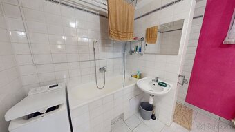 Na predaj rozmerný rodinný dom s pozemkom 2480 m2 v Dubnici  - 15