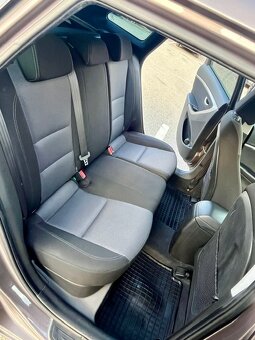 Hyundai i30 CW Kombi 1.6i MPI 16V DOHC Family - 15
