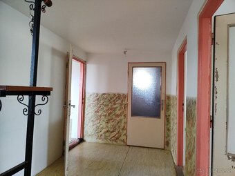 Priestranný rodinný dom so záhradou - 15