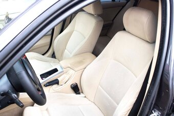 BMW Rad 3 Touring 320 i 150k A/T - 15