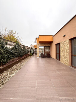 Ponúkame Vám na prenájom 2 izbový byt v rodinnom dome s gará - 15