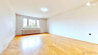Vedľa seba 2 domy, 2 pozemky, jedinečná príležitosť: 2045 m² - 15