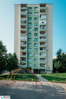 Na PREDAJ PREROBENÝ 3 IZB. BYT, M. BENKU, 72 M2, ,,STARÝ SEK - 15