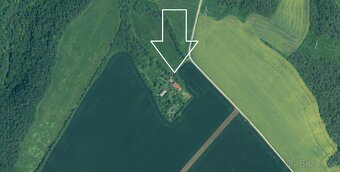 Sebestačný vidiecky statok s viacerými stavbami na samote - 15