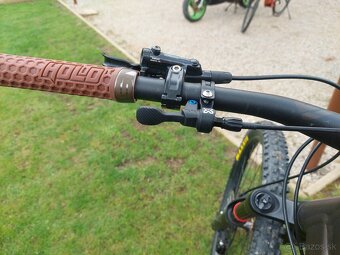 predám horský bicyke cross dt swiss zn. Stay true - 15