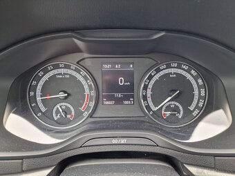 ŠKODA KAROQ 1.6 TDI DSG Ambition - 15