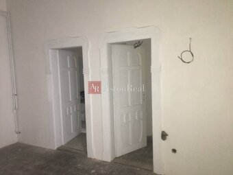 NA PREDAJ: veľký polyfunkčný dom v historickom centre mesta - 15