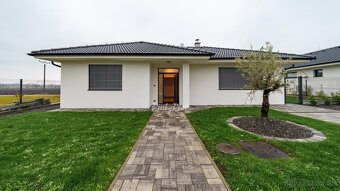 Pinky Real - Nový bungalov s výhľadom na zámok na predaj - 15