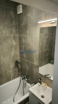 NADŠTANDARDNE NOVO ZREKONŠTRUOVANÝ 3 IZB. BYT S BALKÓNOM - O - 15
