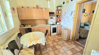 Objavte potenciál bývania v rodinnom dome v centre Piešťan - 15