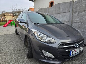 Predam Hyundai i30 CW 1.6i CRDi Style  99275 km  2016 - 15