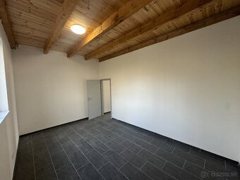 Exkluzívna murovaná hala na predaj / prenájom v KN 850m², v - 15