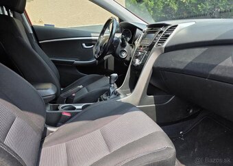 Hyundai i30 1.6-1.MAJITEL-NÍZKÉ KM - 15