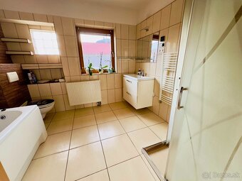 ZNÍŽENÁ CENA  EXKLUZÍVNY RD, 6 IZBOVÝ RODINNÝ DOM, 300 - 15