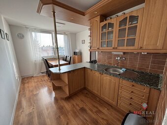 3 izbový byt  balkónom a garážou  Topoľčany- Mravenisko  / P - 15