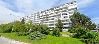 Pekný 1 a 1/2 izb. rekonštruovaný, SNP (Terasa), zariadený - 15