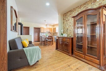 Na predaj zrekonštruovaný rodinný dom v Pate - 15