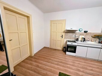 3 izbový POVRAZNÍCKA - 80 m2 , TEHLA , LOGGIA - 15