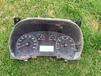 Prístrojový panel, budíky, tachometer. - 15