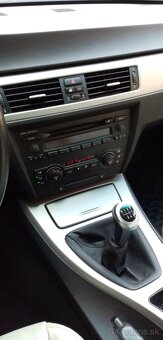 BMW 320i Touring - 15