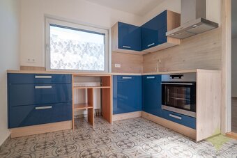 Exkluzívne na predaj krásny rodinný dom so 4mi apartmánmi s - 15