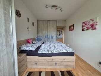 PEKNÝ 3 IZB. BYT S LOGGIOU VO VYNIKAJÚCEJ LOKALITE V BLÍZKOS - 15