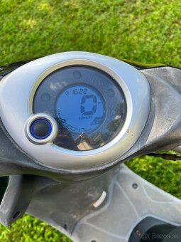 Skúter Yamaha Neos 50 4T čierny - 15