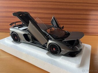 1:18 Autoart - Lamborghini Aventador SV - 15