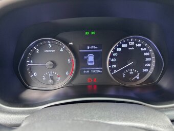 hyundai i30 cw combi 1,6 crdi nafta r.v. 9/2020 - 15