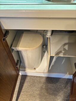 Kuchynská linka z masívu so spotrebičmi - 15