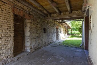 NA PREDAJ: Rodinný dom s veľkým pozemkom (6800 m2) a nádhern - 15