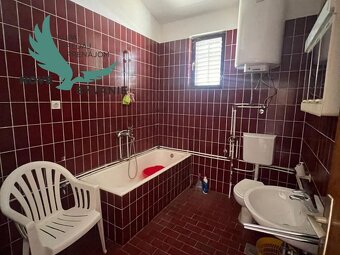 Dom vhodný ako investícia blízko mora na ostrove Vir vo vyhľ - 15