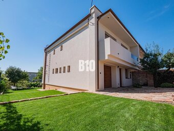 PRIESTRANNÝ rodinný dom v TOP lokalite NITRA - ZOBOR - 15