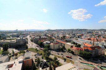 PRENÁJOM- krásny 2i byt s výhľadom na hrad v projekte SKY PA - 15