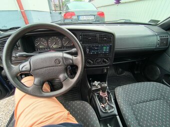 Volkswagen Passat B4 1.8 benzín CL 66KW - 15