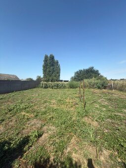 Na predaj: Štvorizbový rodinný dom s veľkým pozemkom – Tešed - 15