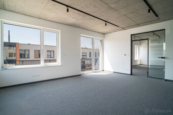 Na prenájom jedno podlažie polyfunkcie na Zavarskej ulici v  - 15