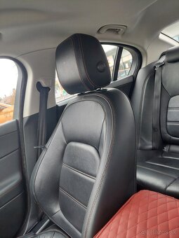 Jaguar Xe 2016 - 15