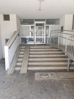 MODERNÝ, PO REKONŠTRUKCIÍ, 3i. BYT S LOGGIOU, ŠUSTEKOVÁ UL. - 15