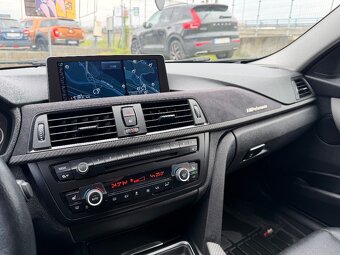 BMW Rad 3 Touring 320d  xDrive A/T - 15