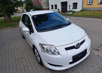 Toyota Auris 1,4 D4-D nafta manuál 66 kw - 15