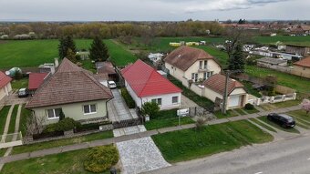 Na predaj ihneď obývateľný rodinný dom v obci  Rastislavice  - 15