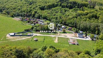 POZEMOK V MYSLAVE SO STAVEBNÝM POVOLENÍM - 15